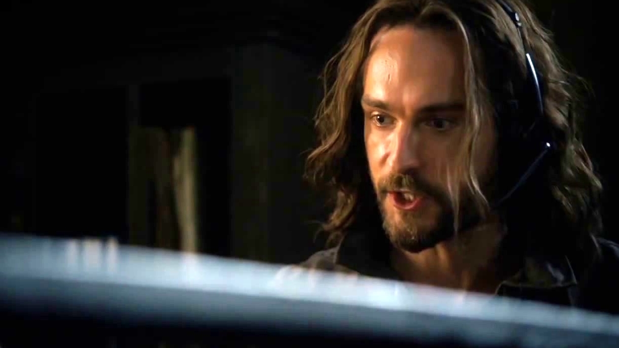 Sleepy Hollow: Abbie Introduces Joe Corbin To Ichabod The Gamer