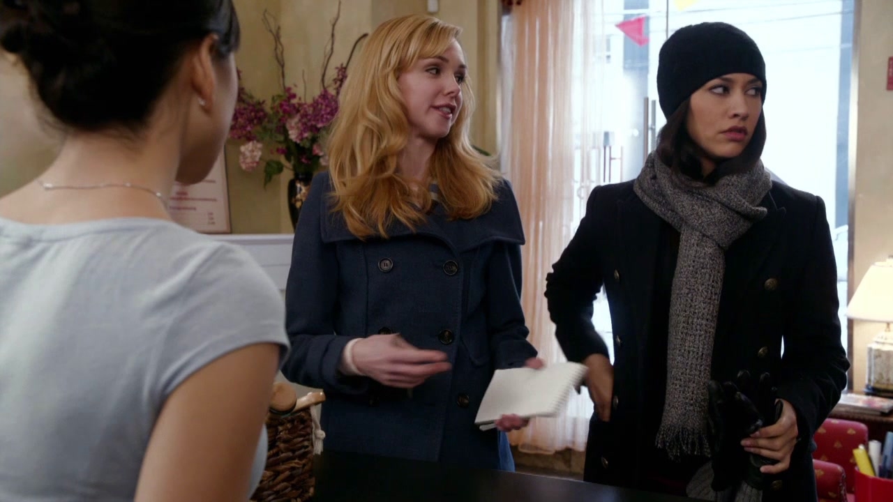 The Mysteries Of Laura: Sorry But I Don't Do Women
