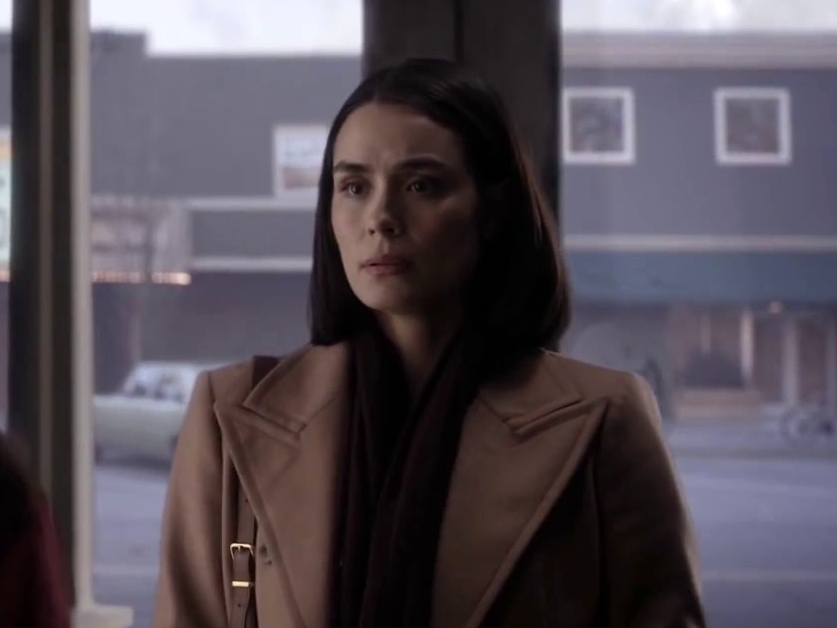 Wayward Pines: Can I Help You?