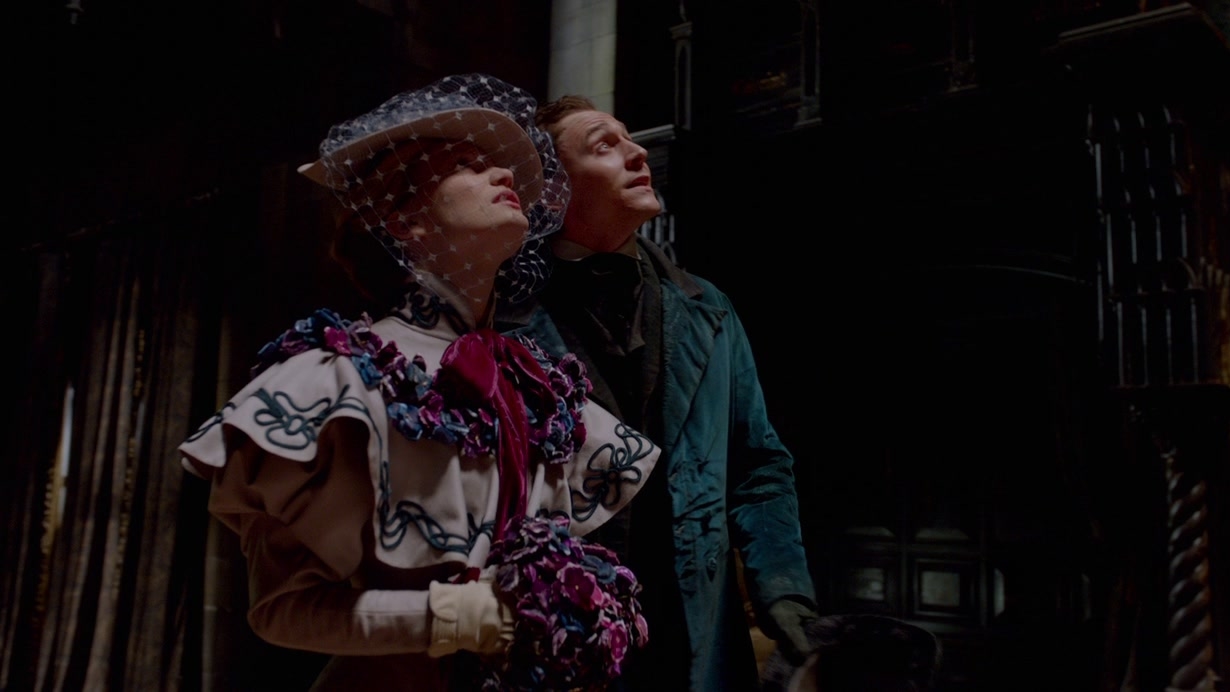 Crimson Peak: Thomas Carries Edith Across The Threshold Of Crimson Peak