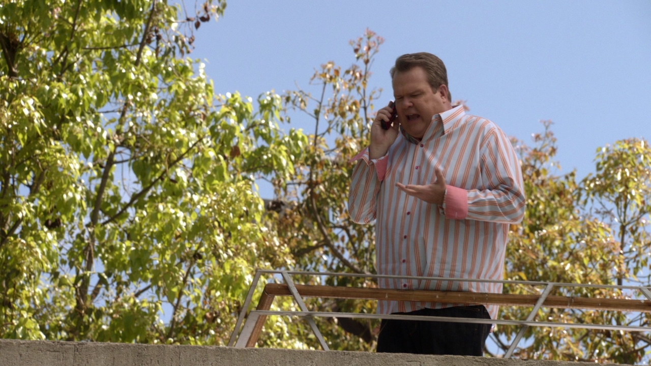 Modern Family: Your Dad's On The Phone
