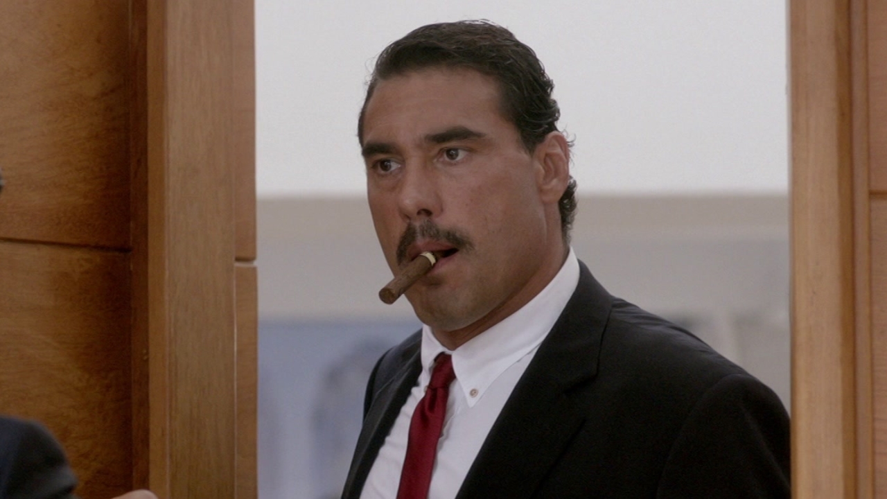 Ladrones: Casual Friday At The Office?