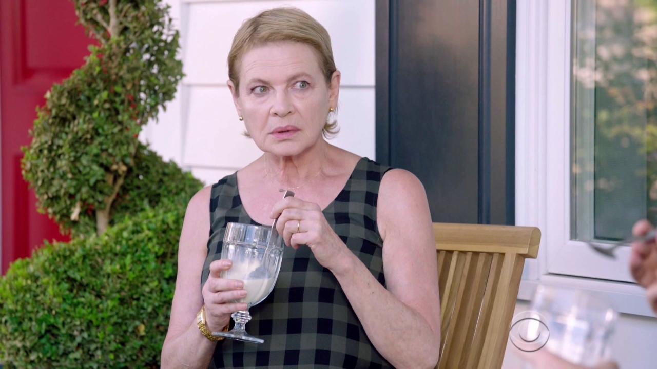 Life In Pieces: Interruptus Date Breast Movin'