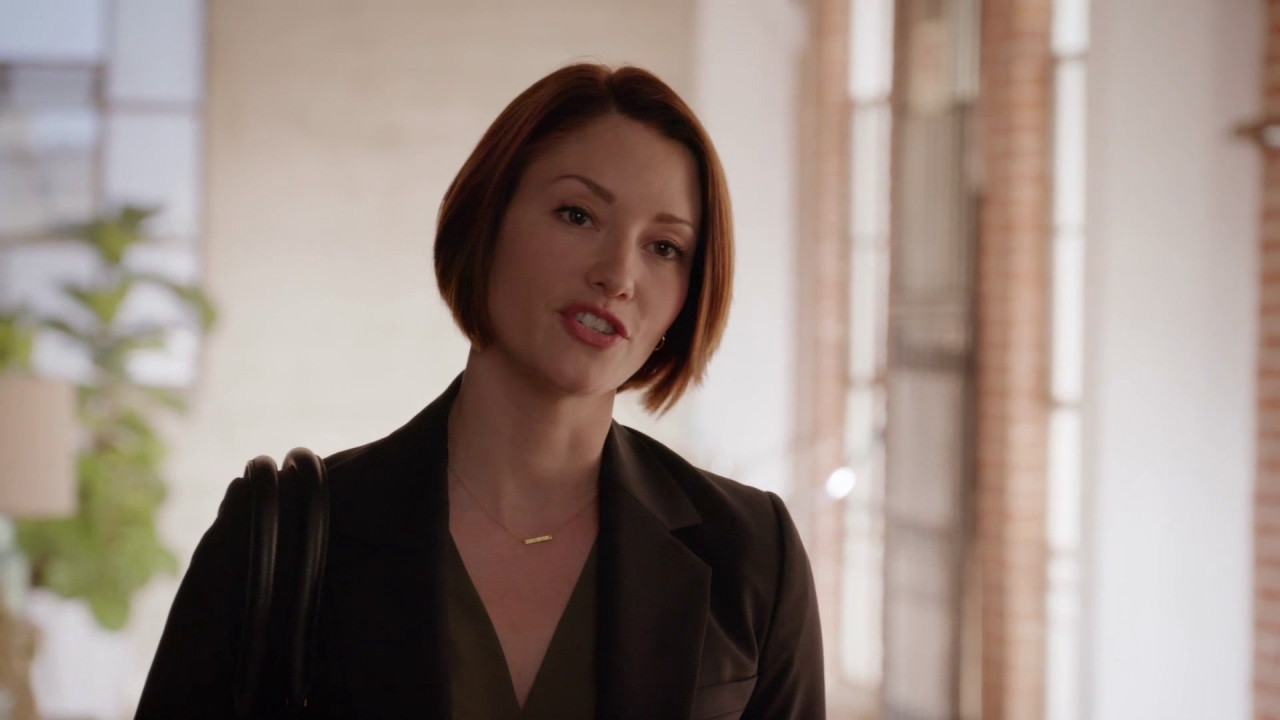 Supergirl: Wardobe Tour