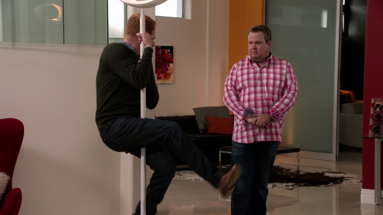 Modern Family: Magic Mitch