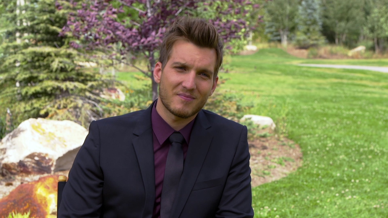 Blood & Oil: Scott Michael Foster On The Shows Fashion
