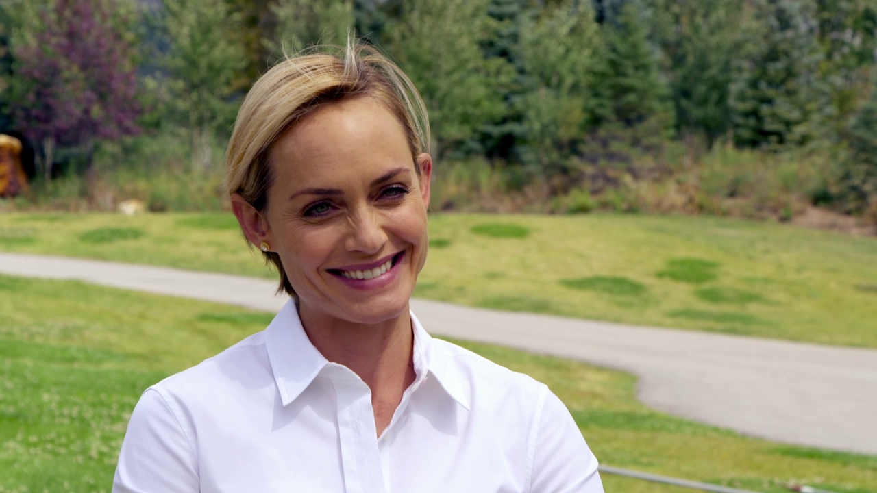 Blood & Oil: Amber Valletta On Being A More Modern Nighttime Drama