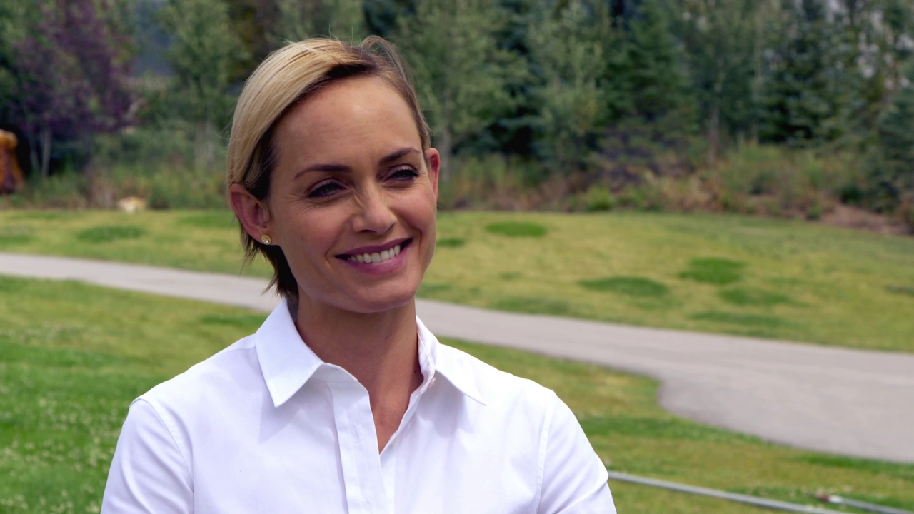 Blood & Oil: Amber Valletta On Her Characters Marriage