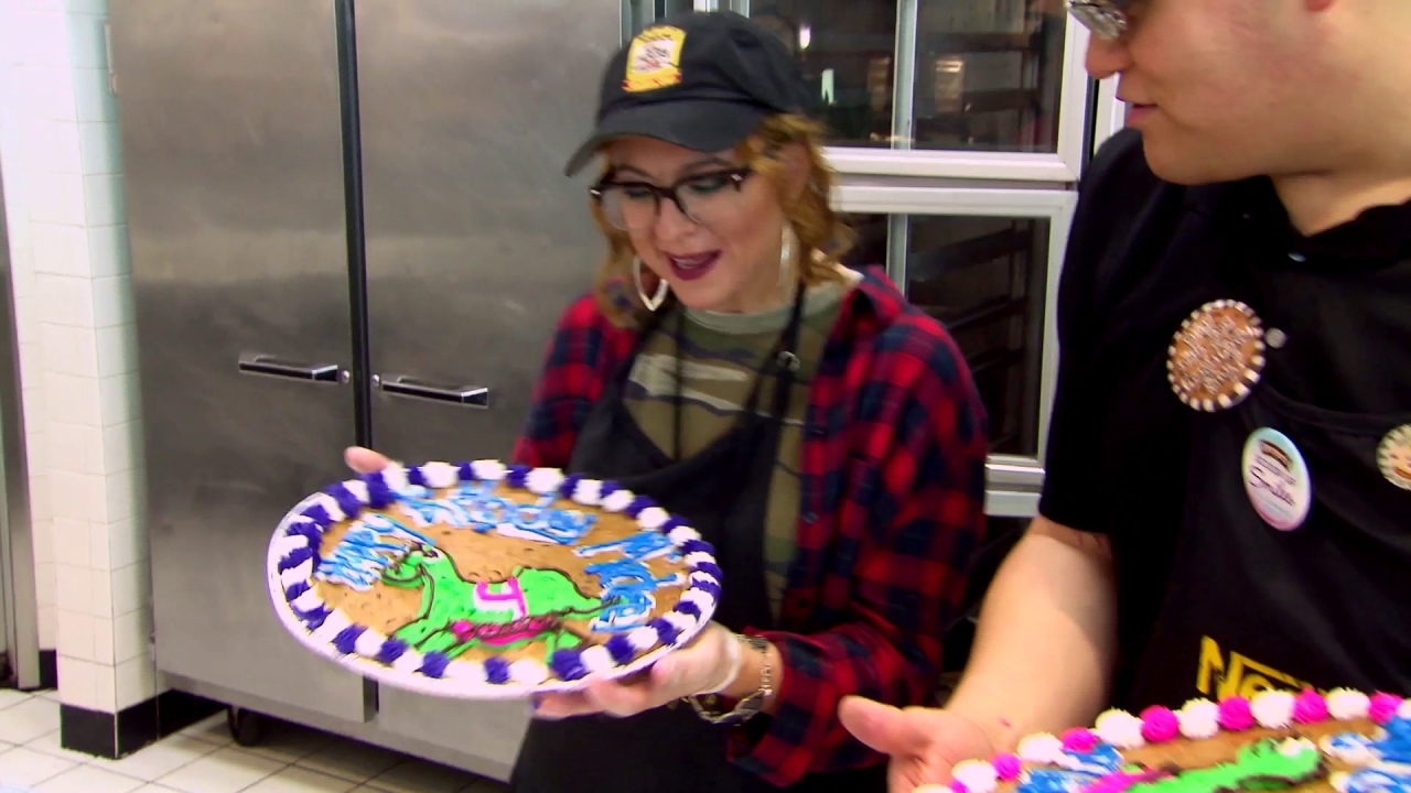 Undercover Boss: Decorating Cake